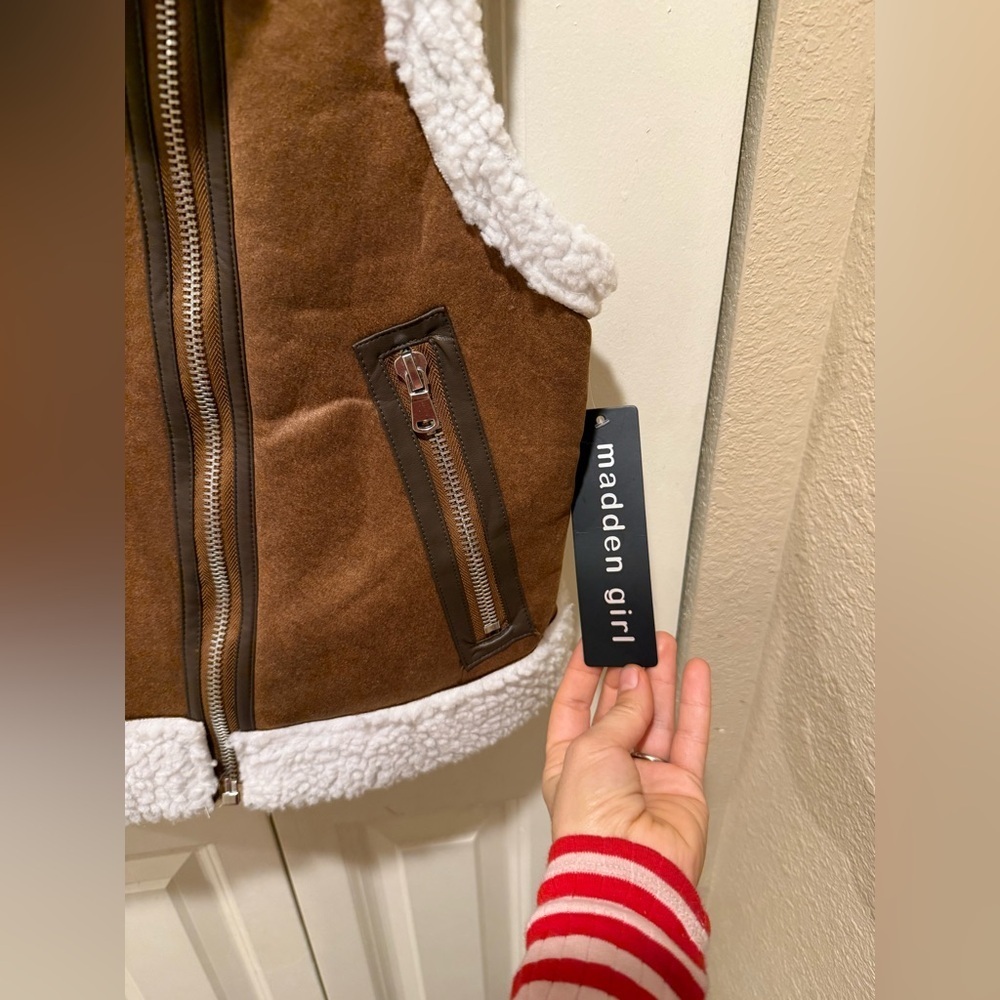 NWT Madden Girl Juniors Faux-Shearling Moto Vest Caramel , size M(7-9) - Picture 3 of 6